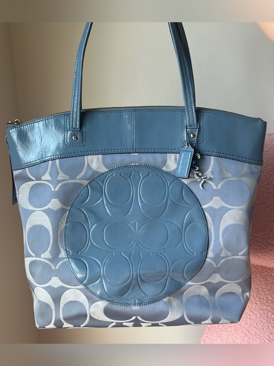 Handbags - Coach Laura Signature Tote